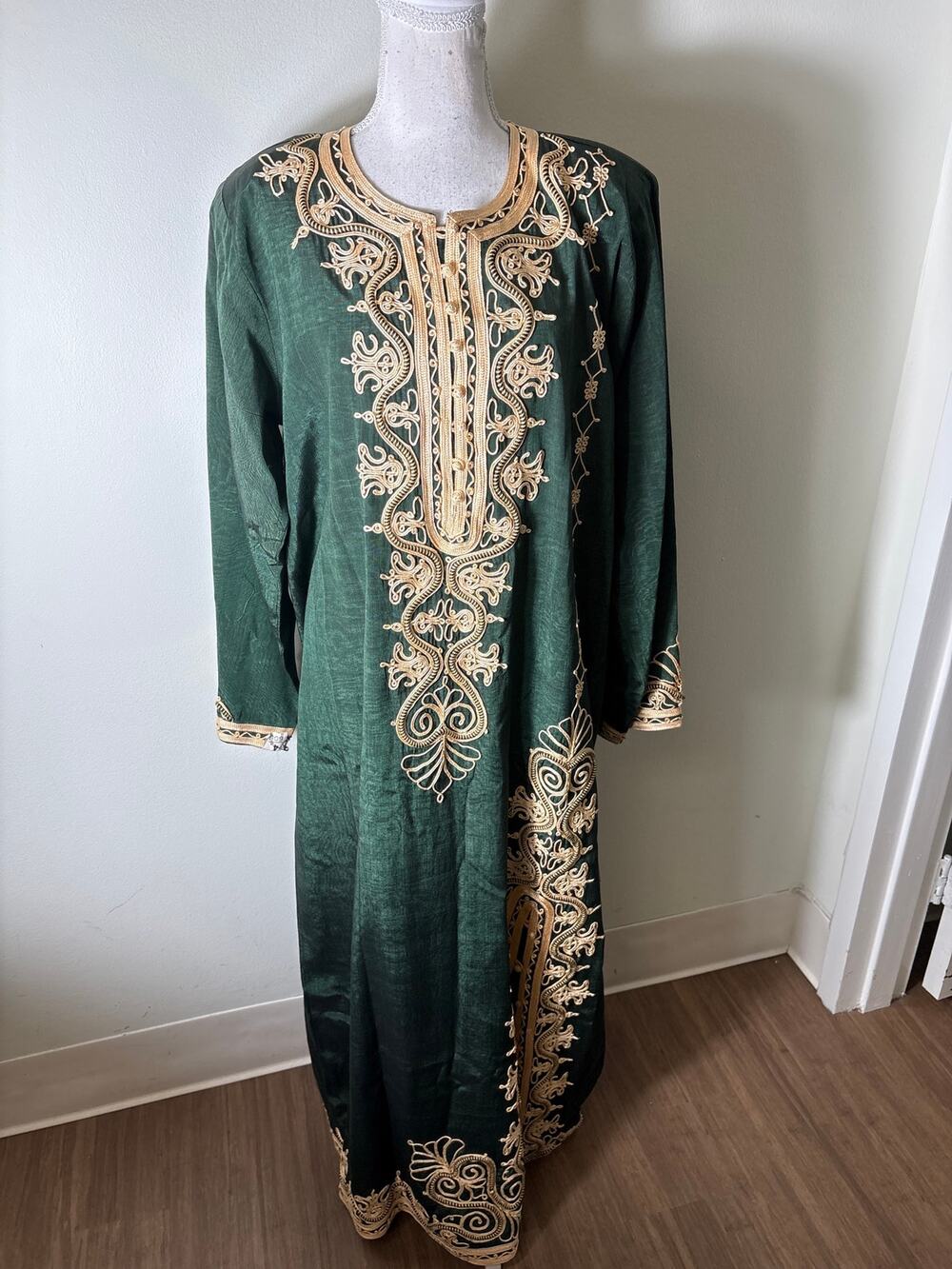 No Brand Green And Tan Embroidered Kimono Sz (FITS LIKE) M